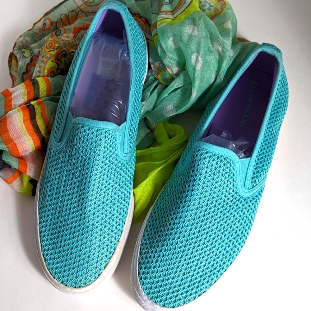 Airwalk slip on loafers with mesh tops aqua blue sz 12